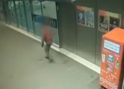 Похищение барсетки с деньгами в воронежском торговом центре попало на видео