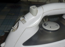 Трудовик ошпарил школьника утюгом под Воронежем