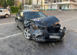 Опубликованы фото ночной аварии иномарок с тремя пострадавшими в Воронеже