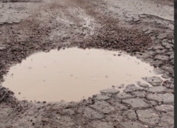 Яма на яме: дорожное безумие показали на видео в Воронежской области