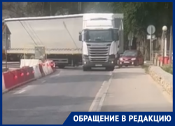 Ювелирную поездку фуры сняли на сложном участке дороги в Воронеже 