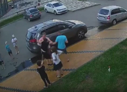 Избиение ребёнка мужчиной и женщиной попало на видео в Воронеже