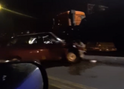 Массовое ДТП с КамАЗом показали на видео в Воронеже