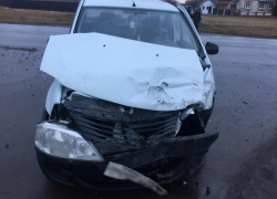 Ошибка автолюбительницы на воронежской дороге довела трех человек до больницы 