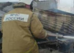 В Воронежской области полыхал огромный строительный склад