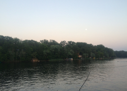 На Воронежском водохранилище судно сбило двух человек 