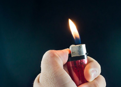 При помощи зажигалки воронежец отобрал у прохожего деньги