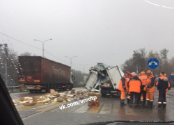 В груду металла превратилась "Газель" после ДТП с фурой на воронежской трассе 