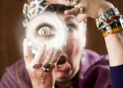 В центре Воронежа орудует опасная гадалка-мошенница 