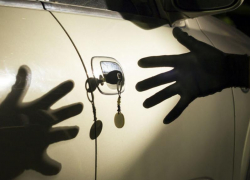 Воронежец припарковал угнанную машину у своего дома и лег спать