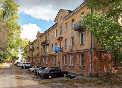 Потолок обрушился в квартире дома на улице Полины Осипенко в Воронеже