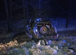 Пассажирский автобус ночью врезался в легковушку под Воронежем 