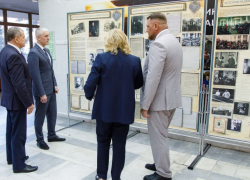 Выставка в честь 120-летия российского парламентаризма открылась в Воронежской областной Думе