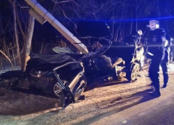 «Мицубиси» снес столб в Воронеже: погиб пассажир