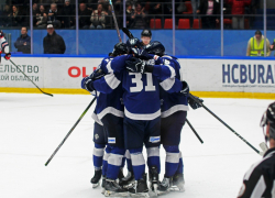 Воронежский "Буран" триумфально обыграл "Кристалл"