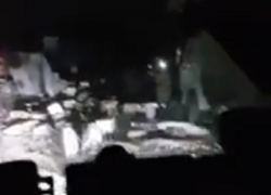 На видео попали жуткие последствия столкновения «Газели» с двумя КамАЗами