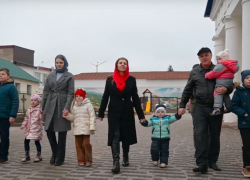 Случайно зашел в бухгалтерию: как живет семья с 11 детьми в Воронеже