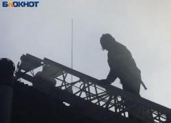 После падения нескольких БПЛА загорелась нефтебаза в Воронежской области 