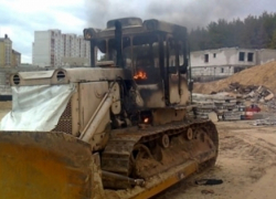 В Воронежской области 2 пожарных машины тушили загоревшийся трактор