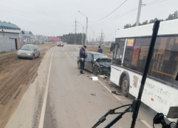 Опубликовано видео с места ДТП с автобусом и Opel в Воронеже