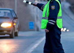 Выключенные фары Mercedes подставили наркокурьера на трассе М-4