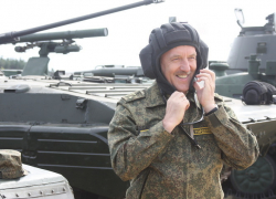 Воронежские чиновники расстреляли из оружия цели на полигоне в Хохольском районе