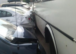 Маршрутка, которая протаранила утром 7 дорогих авто, была угнана неизвестным воронежцем