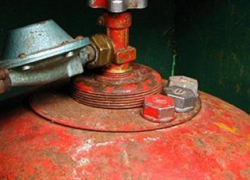 Под Воронежем на пожаре едва не взорвался газовый баллон