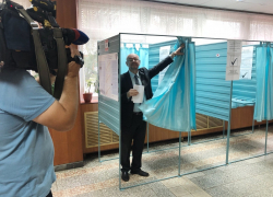 «Родинец» Аркадий Минаков отдал голос на выборах воронежского губернатора