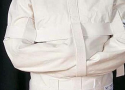 Из автомобиля скорой помощи в Воронеже сбежал психбольной