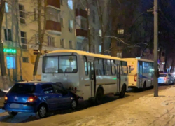 Две маршрутки и Peugeot столкнулись в Воронеже 