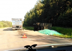 Как воронежские дороги убивают даже грузовики, показали на видео