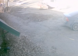 ВАЗ на бешеной скорости попал в двойное ДТП после разворота полиции с мигалкой в Воронеже  