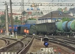 Шесть вагонов сошли с рельсов в Воронежской области