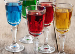 Акцизы на сигареты, алкоголь и сахар в напитках планируют повышать ускоренными темпами 