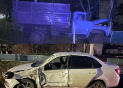 Опубликовано фото жесткого ДТП легковушки и ЗИЛа в Воронежской области