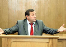 Единоросс Алексей Гордеев признал заслуги коммуниста Сергея Рудакова