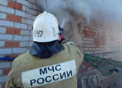 Трёх людей спасли из горящего дома в Воронеже