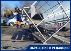 Автомобилистка снесла остановку с людьми в Воронеже