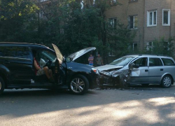 В Воронеже наглый водитель спровоцировал серьезную аварию и скрылся