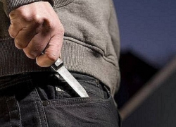 В Воронеже мужчина выжил после трех ударов ножом в шею 