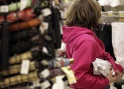 Мать заставляла 13-летнюю дочь воровать у соседей в воронежском селе 