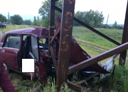 Водитель ВАЗа врезался в ЛЭП и погиб в Воронежской области