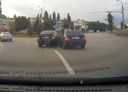 Момент классического ДТП на Остужевском кольце попал на видео