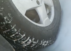 «Колеса вмерзли в снег»: что мешает устранить аварию в Воронеже