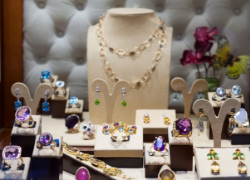 Воронежец украл деньги и купил на них золото для себя и жены