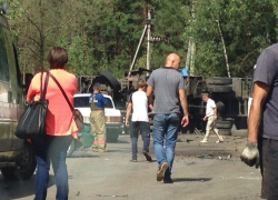 В Воронеже грузовик перевернулся, столкнувшись с легковушкой