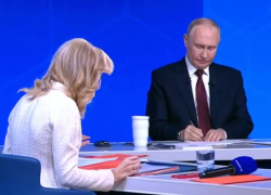 «Кладите трубку»: Владимир Путин рассказал, как не стать жертвой аферистов 