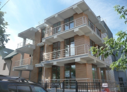 Жители Воронежа три года боролись против незаконного строительства коттеджа в историческом центре города, власти говорили: Бог с вами! Все в порядке!