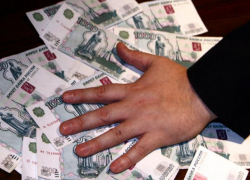 В Воронеже мужчина похитил у бизнесменов 800 тысяч рублей